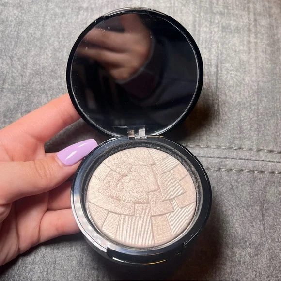 Anastasia Beverly Hills ‘Starlight’ Illuminator Highlighter - Picture 3 of 4